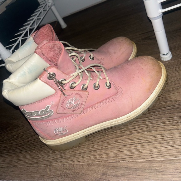 Timberlands 💗 - Picture 3 of 7